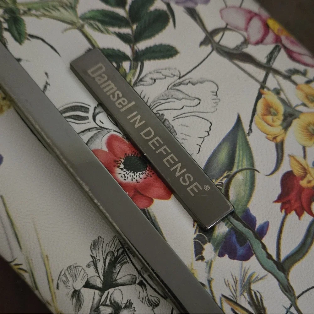 Damsel In Defense Floral Folding Wallet w/ Zipper, Card Slots & ID Window